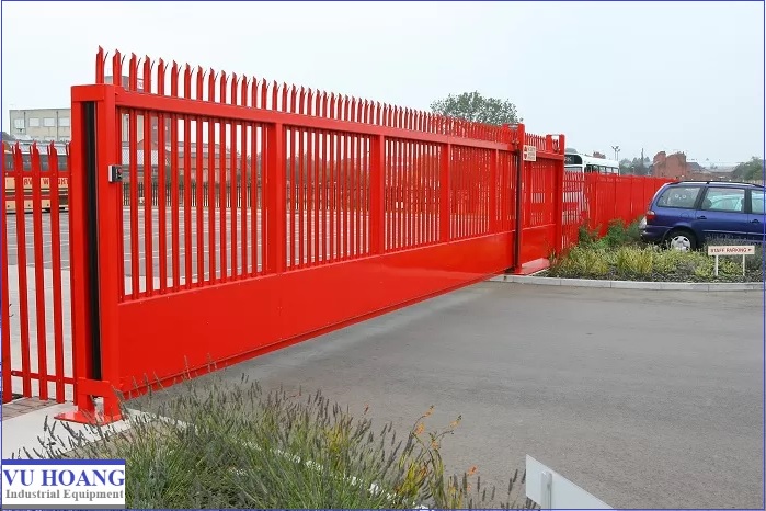 cua-cong-lua-truot-ngang